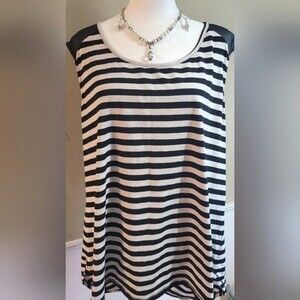 Xhilaration, Black and White Sleeveless Blouse, Size 2 (Large)